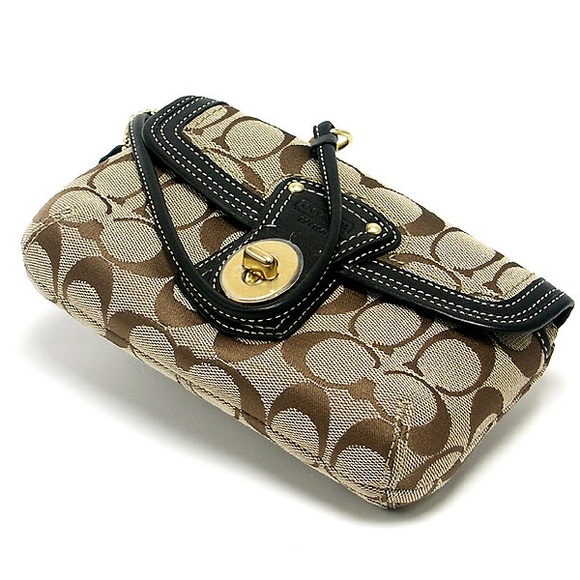 Coach Legacy Signature Wristlet 💕 - Picture 8 of 8